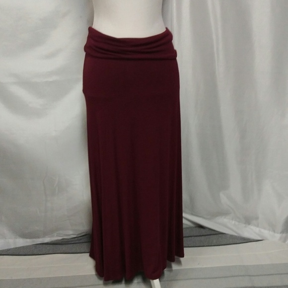 Magic Fit Dresses & Skirts - ❤Magic Fit Burgandy Rayon Slip On Maxi Skirt